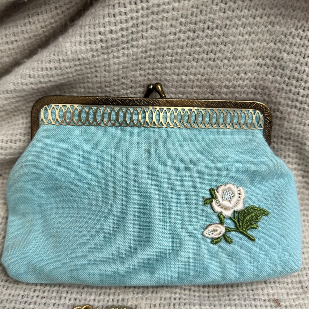 Vintage Kiss Lock Coin Purse Mirror Set Aqua Embroidered Rose Coquette Cottage - Picture 10 of 11